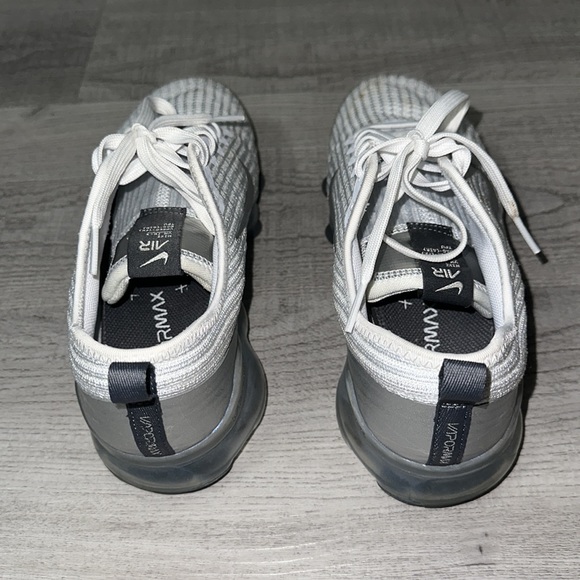Nike Air Vapormax Flyknit 3 GS “White Silver” - Picture 4 of 7